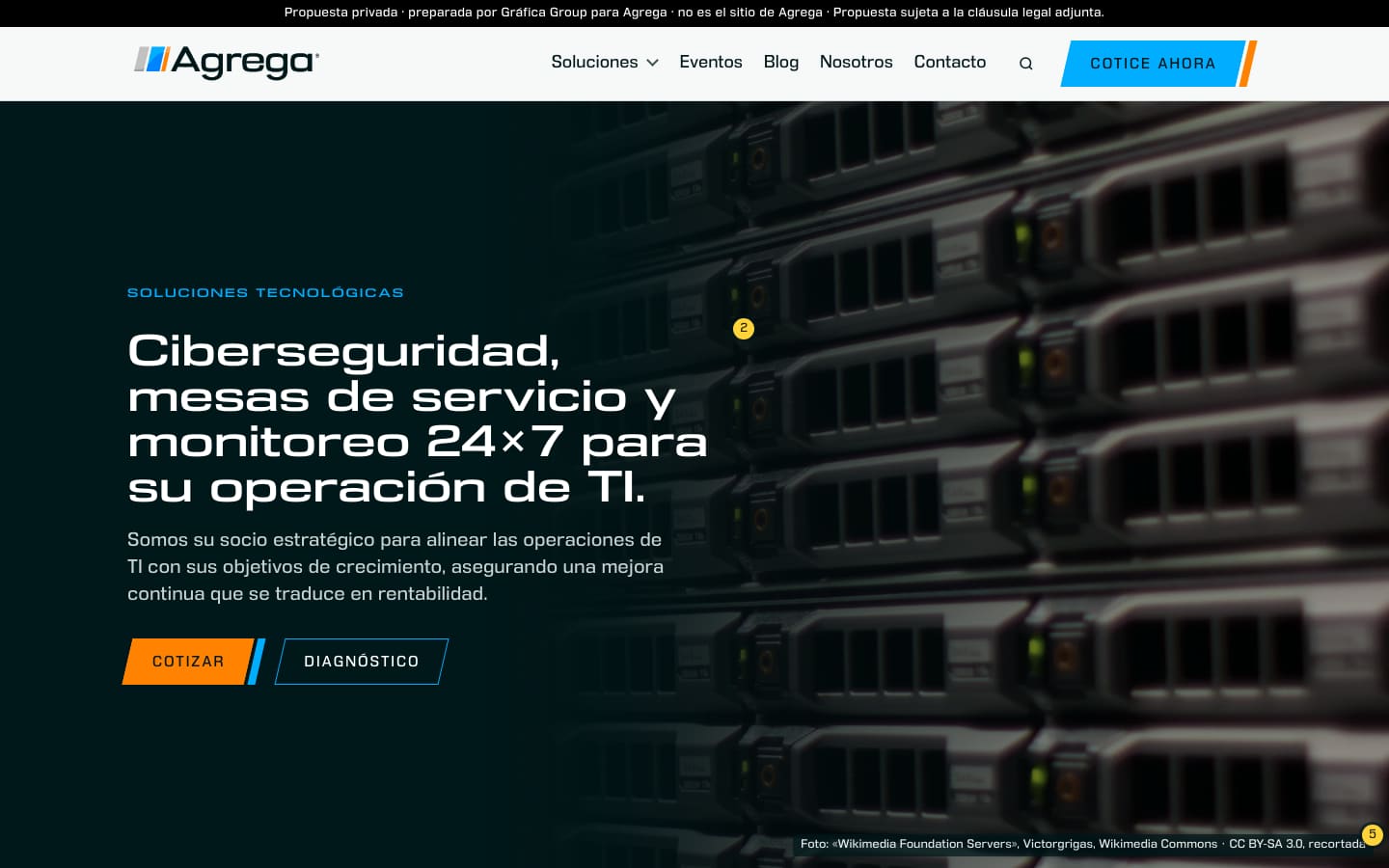 E4 at 1440 px: the hero the full height of the screen over a dark photograph of server racks, with short labels Cotizar and Diagnóstico, and the photograph’s credit at the bottom right.