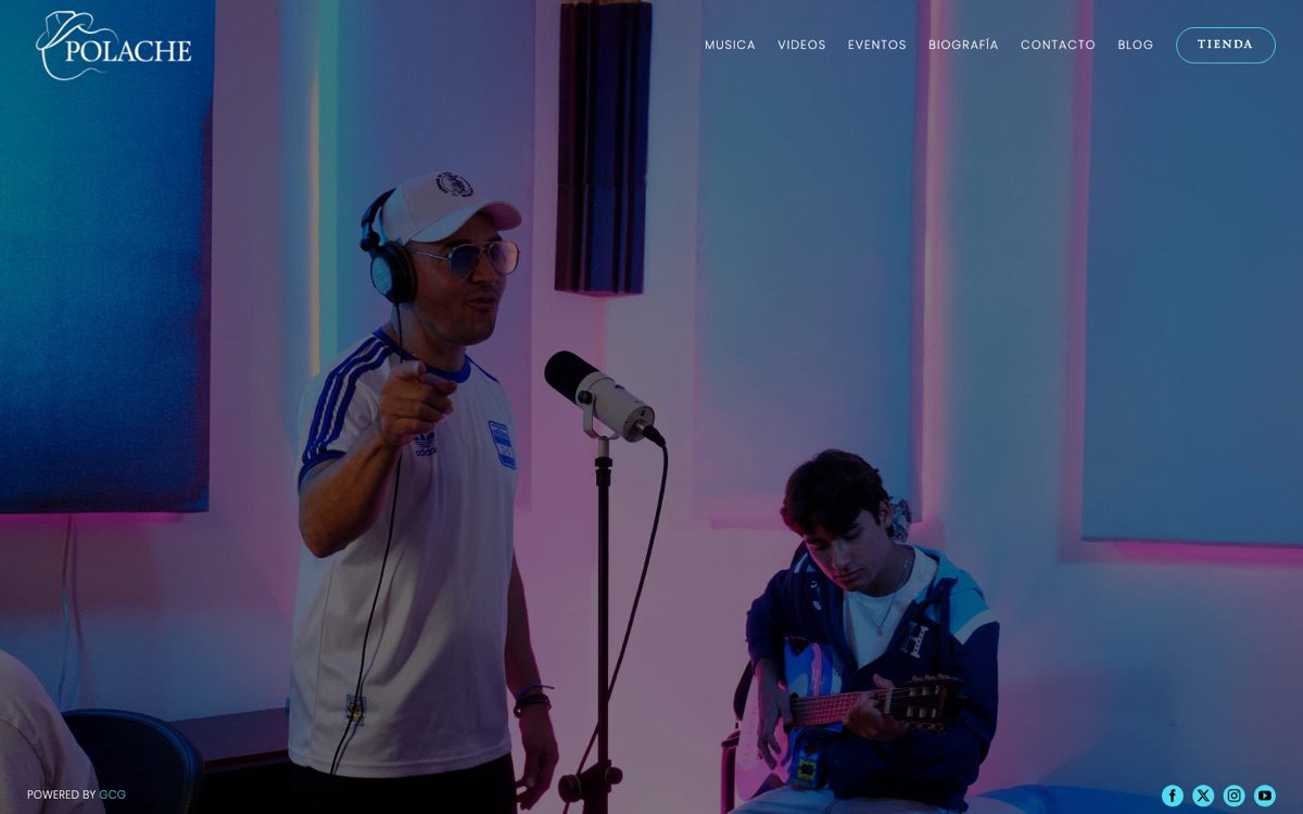 The polache.com home page: the singer at a studio microphone beside a guitarist, under the Polache logo and the menu Musica, Videos, Eventos, Biografía, Contacto, Blog and Tienda.